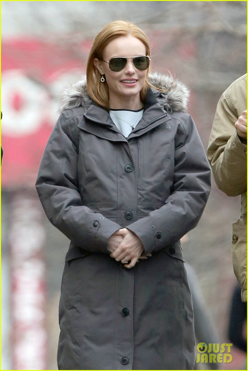 kate bosworth julianne moore dont let the freezing weather stop them on still alice set 023071871
