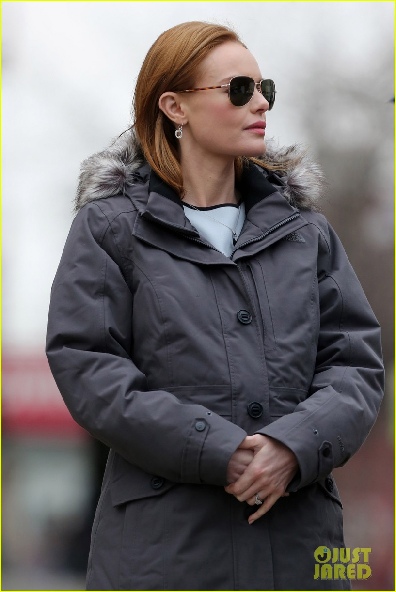kate bosworth julianne moore dont let the freezing weather stop them on still alice set 163071885