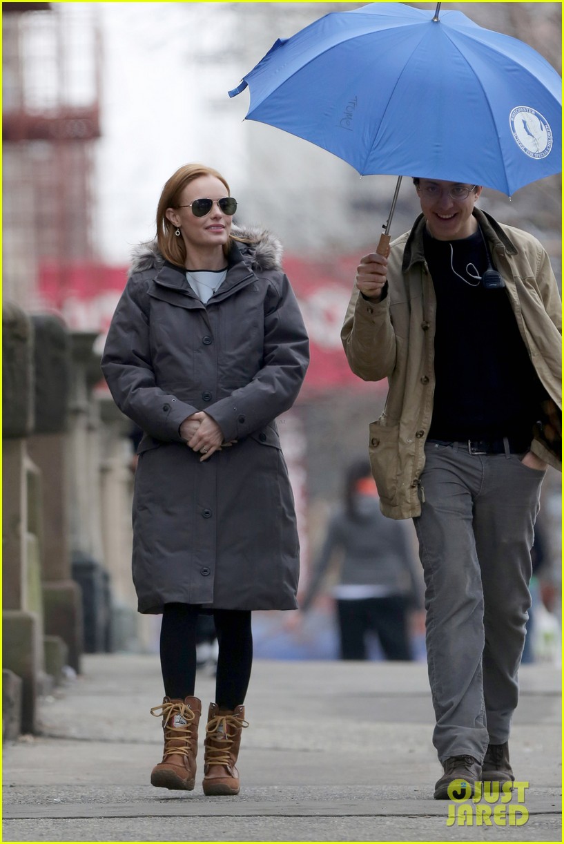 kate bosworth julianne moore dont let the freezing weather stop them on still alice set 17