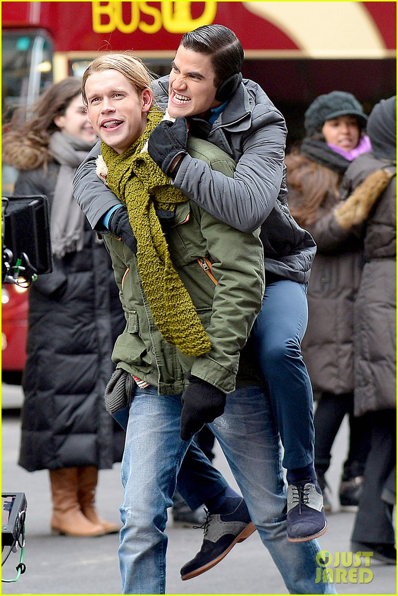 chord overstreet tweets he was arrested after giving darren criss piggy back ride for glee 06