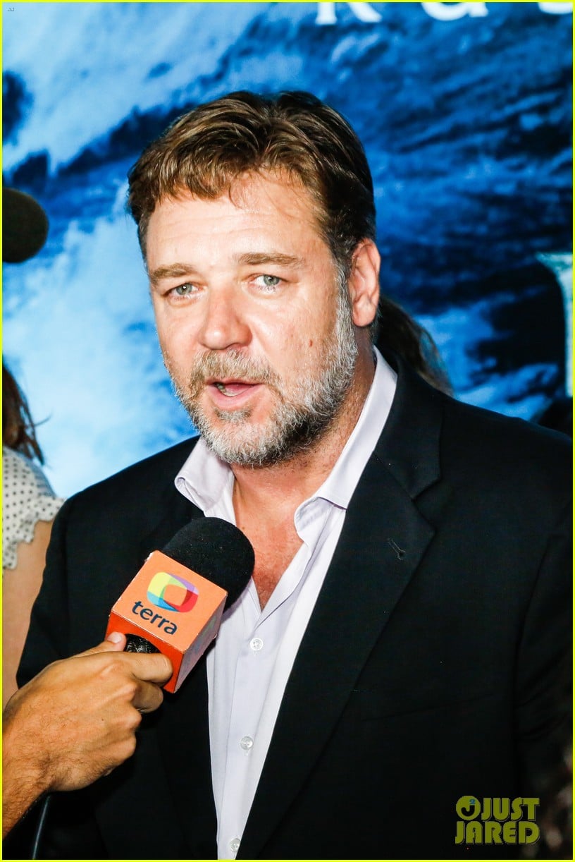 russell crowe opens up about his meeting with pope francis 023076900