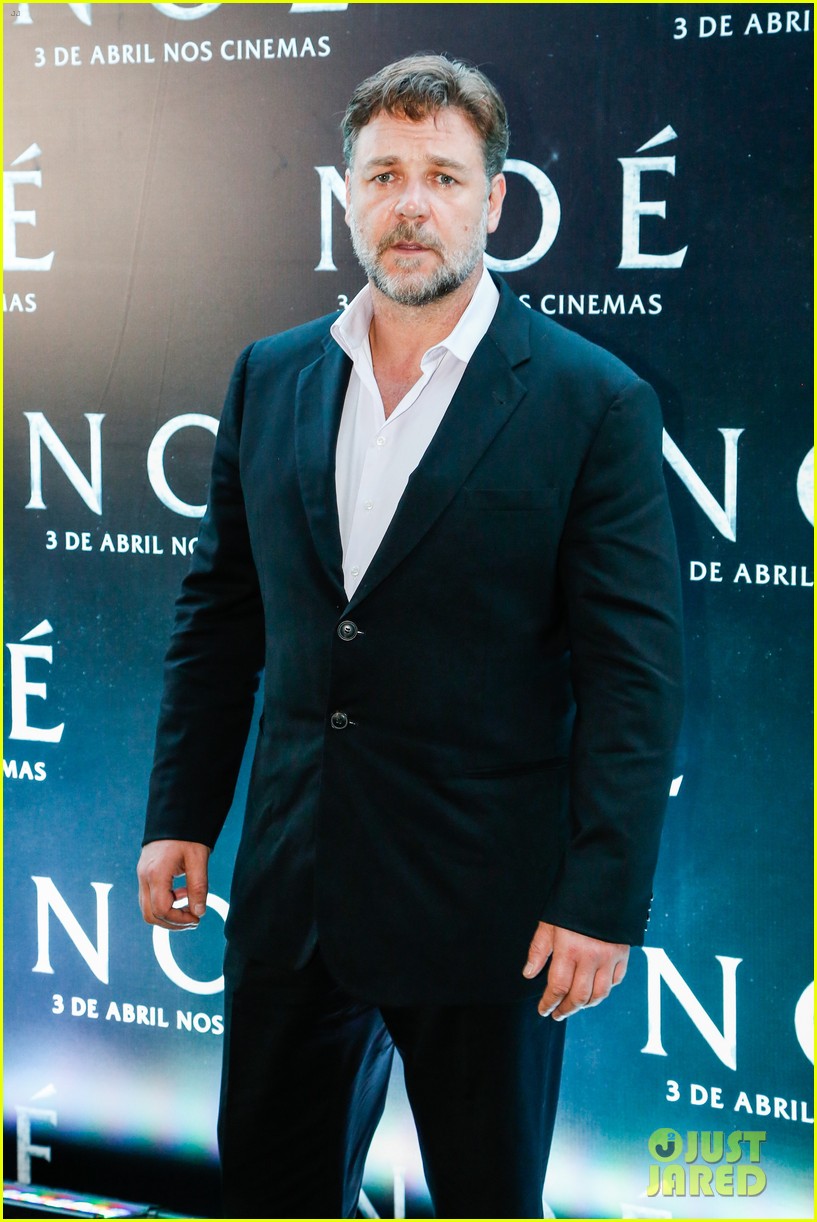 russell crowe opens up about his meeting with pope francis 07