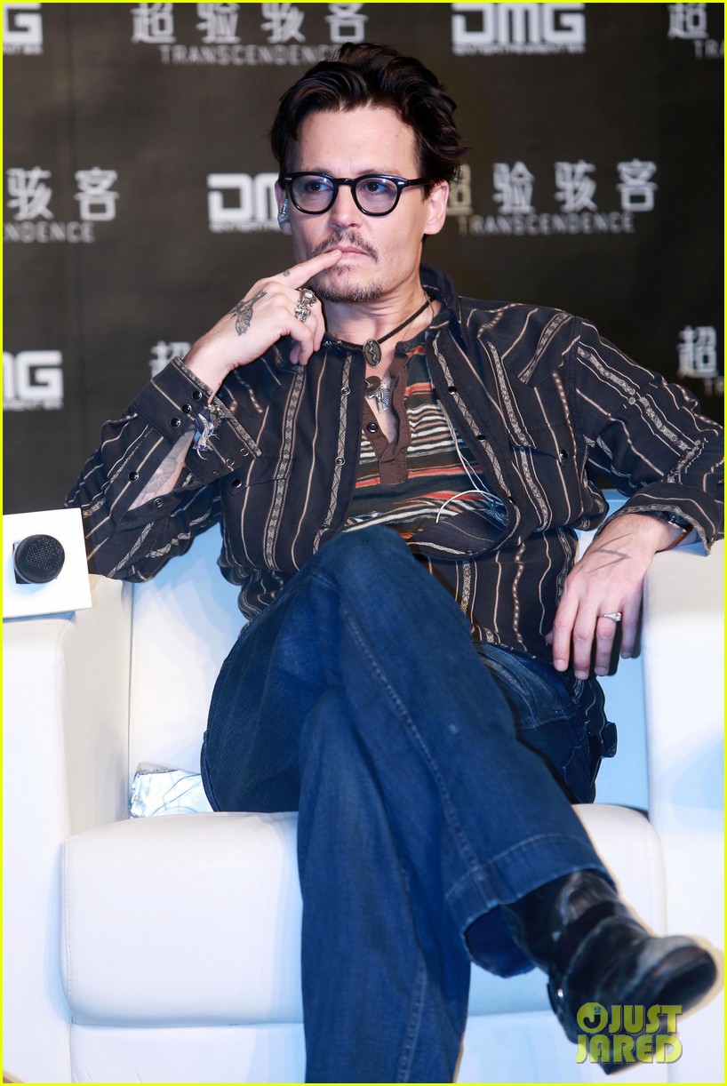 johnny depp confirms engagement chick ring 12