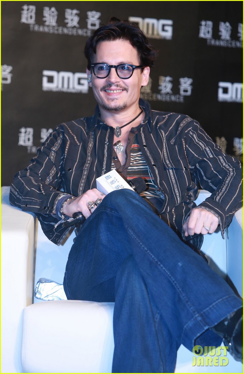 johnny depp confirms engagement chick ring 153082203