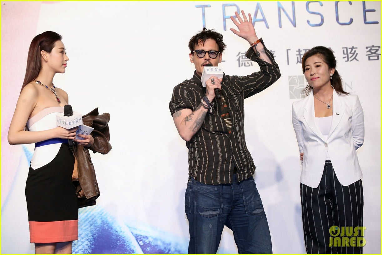 johnny depp confirms engagement chick ring 283082216