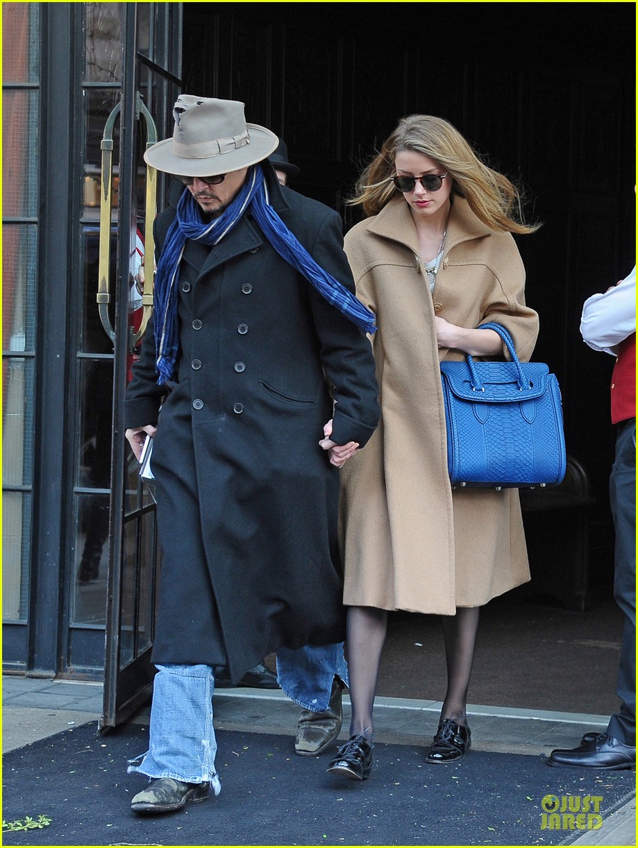 johnny depp amber heard hold on tight in nyc 033076595