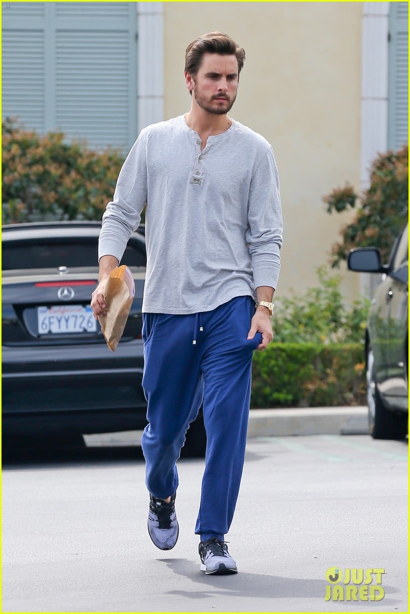 scott disick leaves little to the imagination 053077271