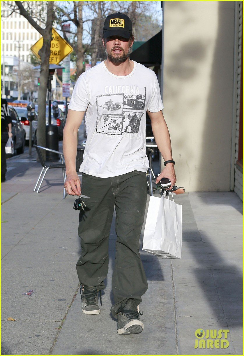 josh duhamel shows off his scruffy beard during shopping trip with fergie 083068765