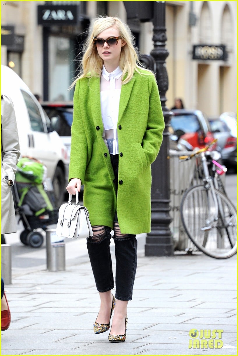 dakota elle fanning are chic sisters on separate continents 083067537