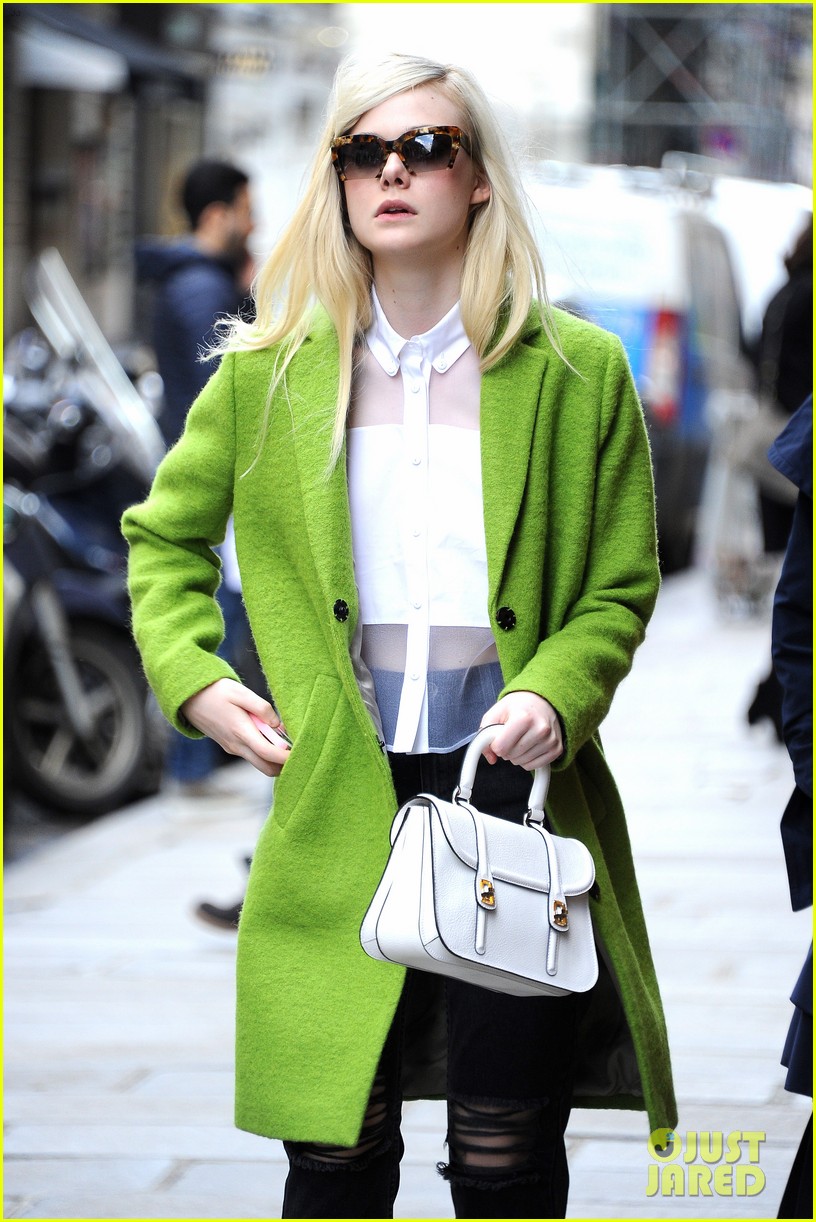 dakota elle fanning are chic sisters on separate continents 143067543