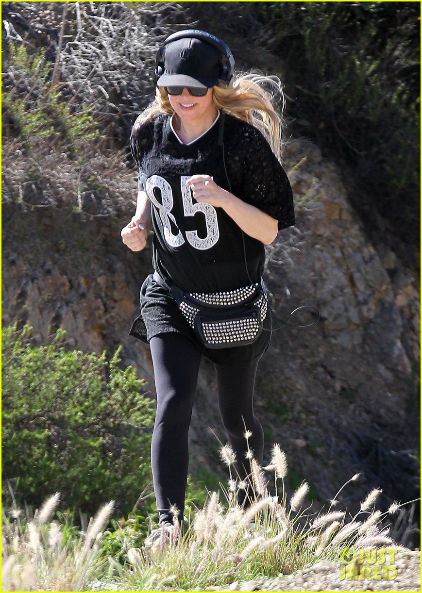 fergie rocks mademoiselle jersey for sunday workout 07