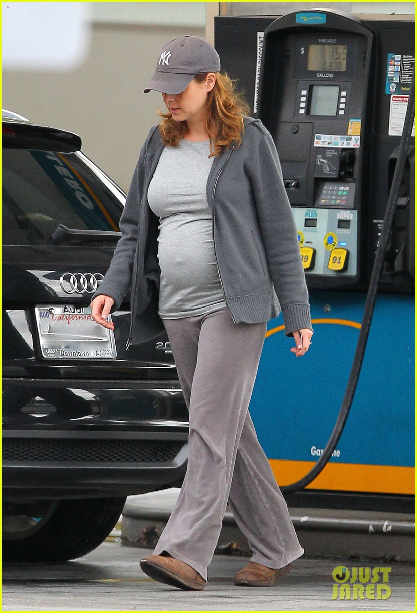 jenna fischer shows off her baby bump in l a 02