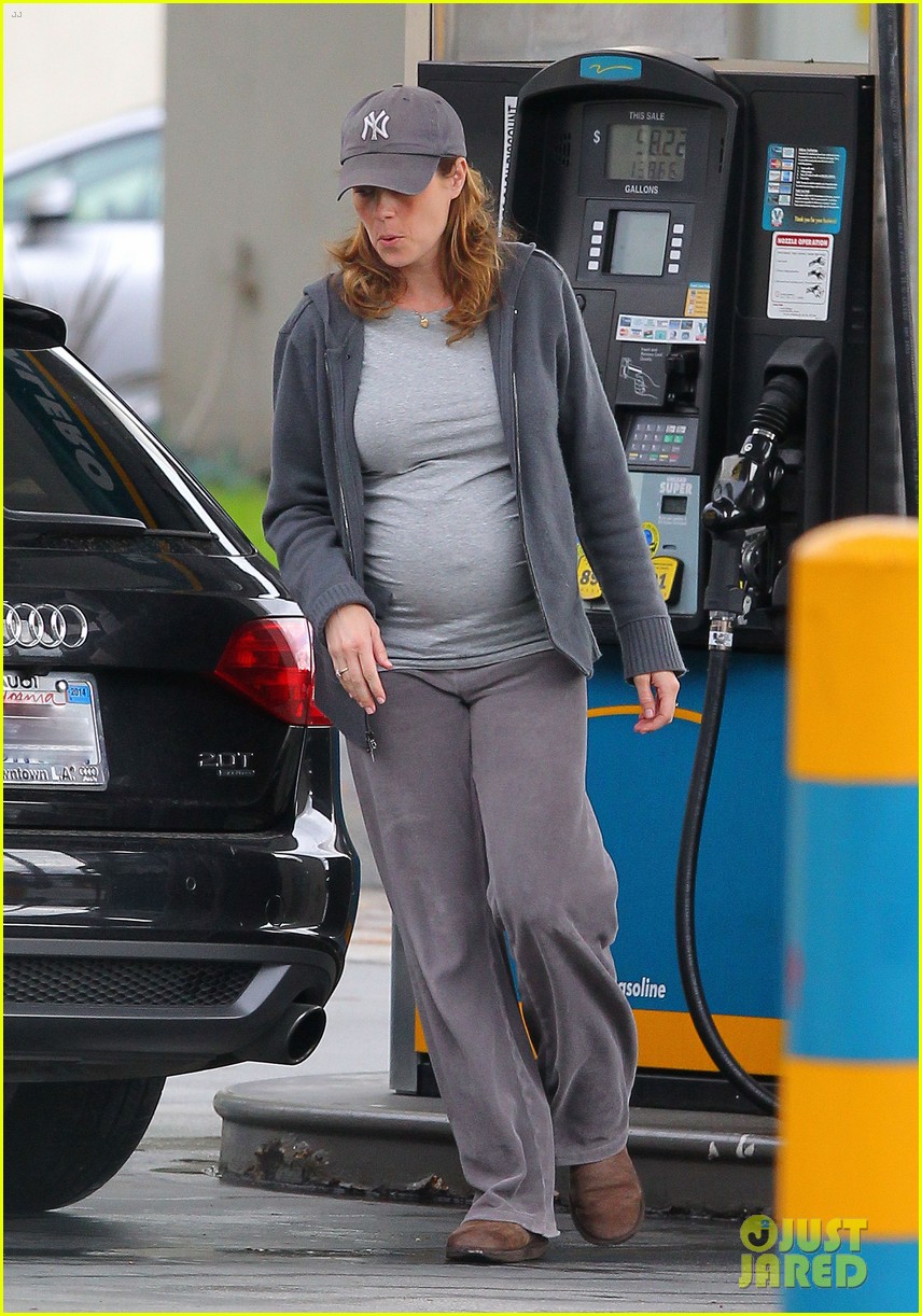 jenna fischer shows off her baby bump in l a 09