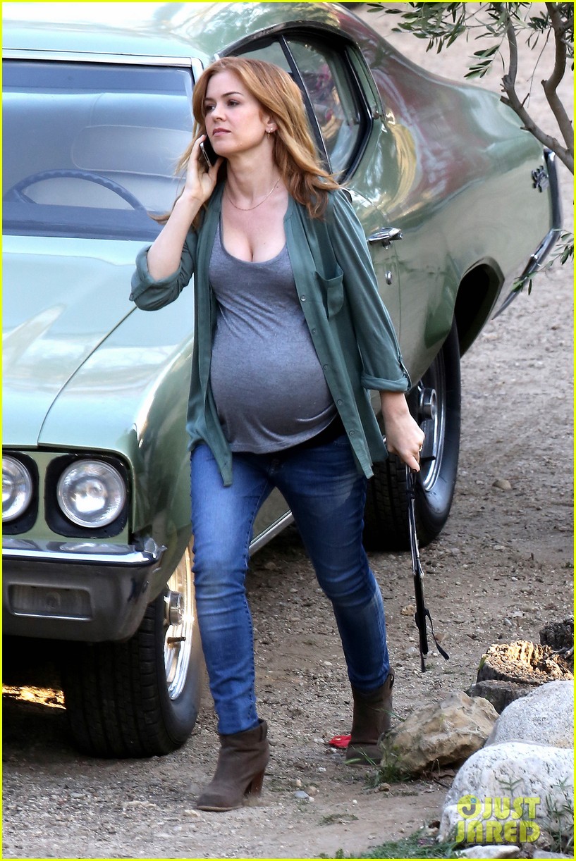 isla fisher is pregnant for her new movie visions 19