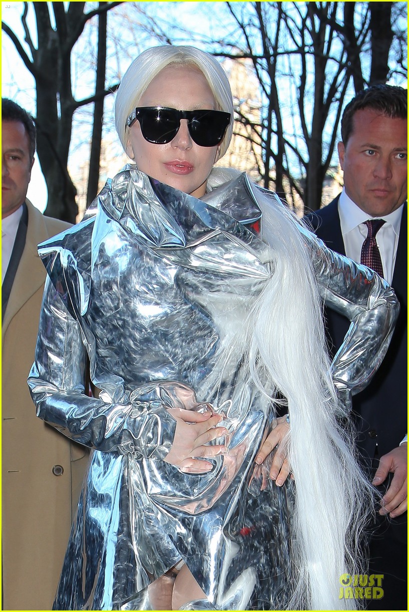 lady gaga shines in silver foil outfit 08