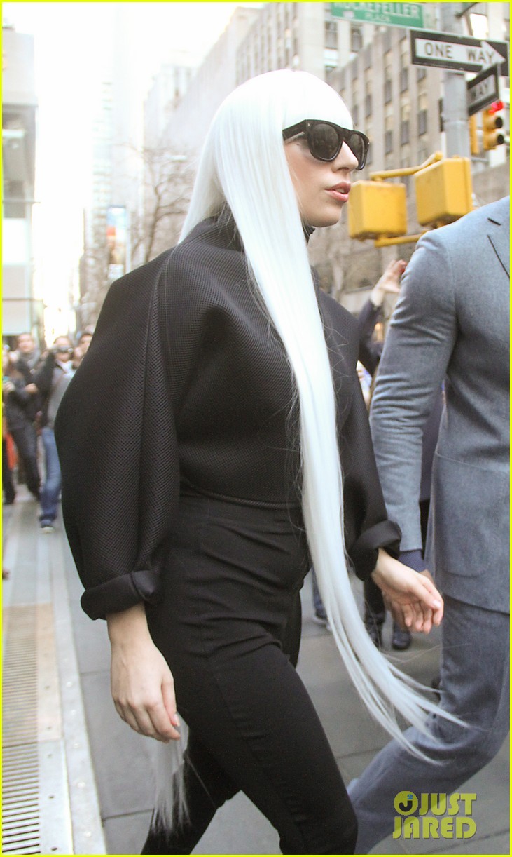 lady gaga gives her fans a special preview at guy video 103076067