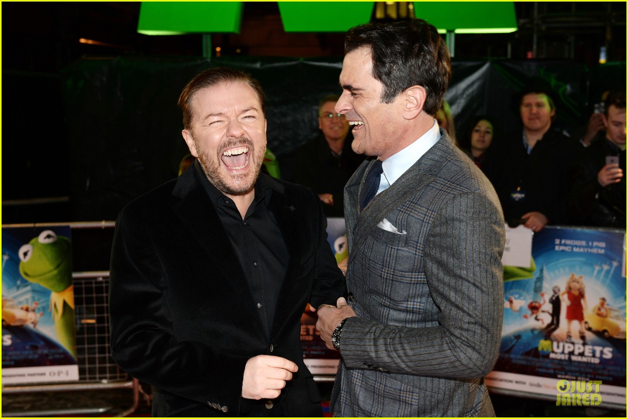 ricky gervais ty burrell look vip at muppets london 023077988