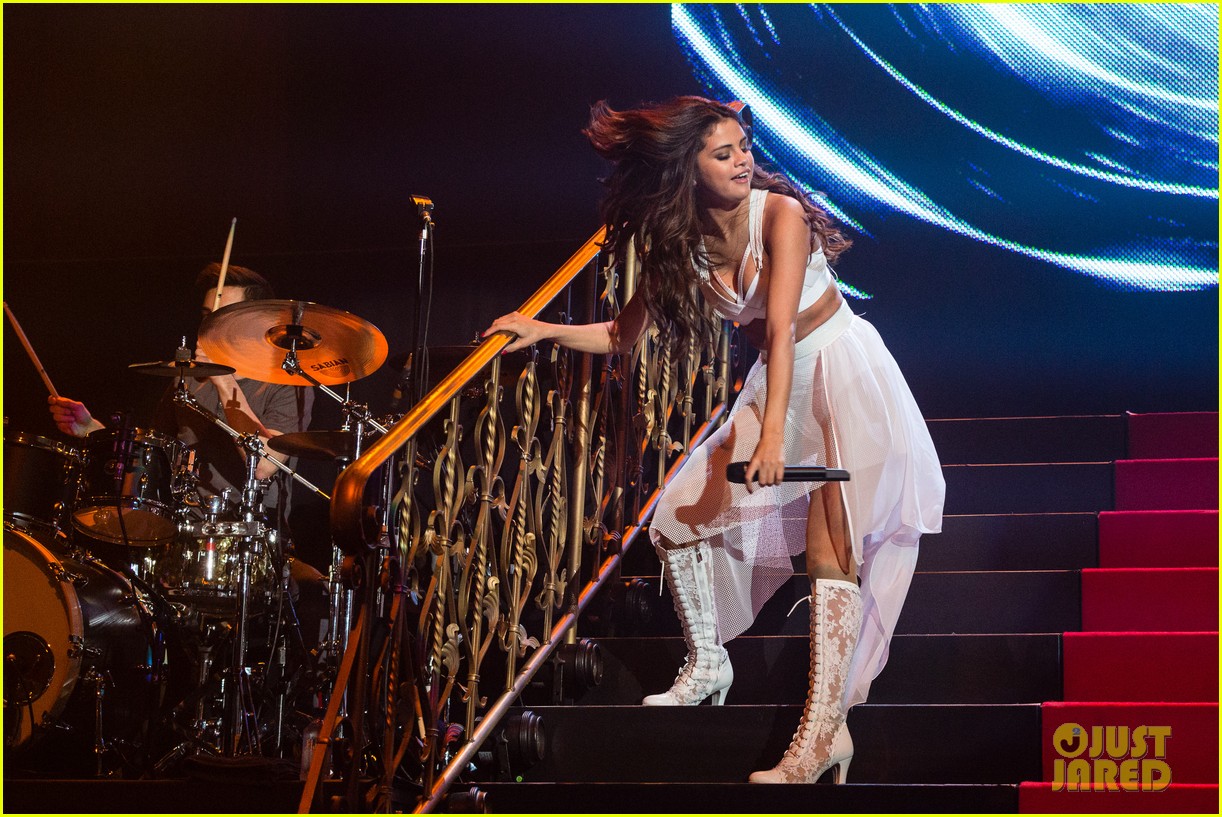 Selena Gomez Hits the Stage for Texas Comeback Concert!: Photo 3068602