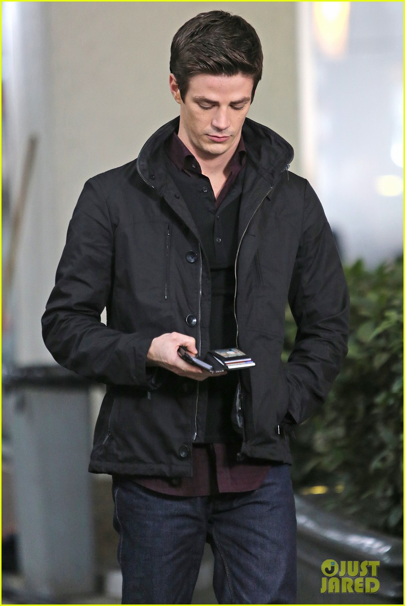 grant gustin begins filming the flash 123066484