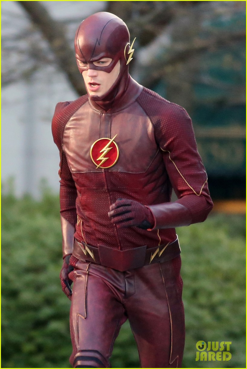 grant gustin flashes into action 06