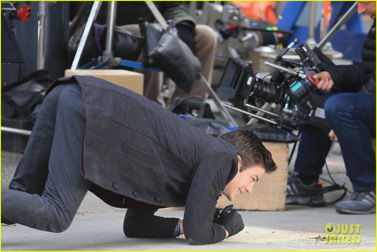 grant gustin flashes into action 25