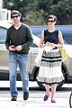 anne hathaway is black white chic for lunch with a pal 03