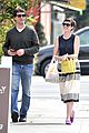 anne hathaway is black white chic for lunch with a pal 08