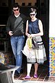 anne hathaway is black white chic for lunch with a pal 09