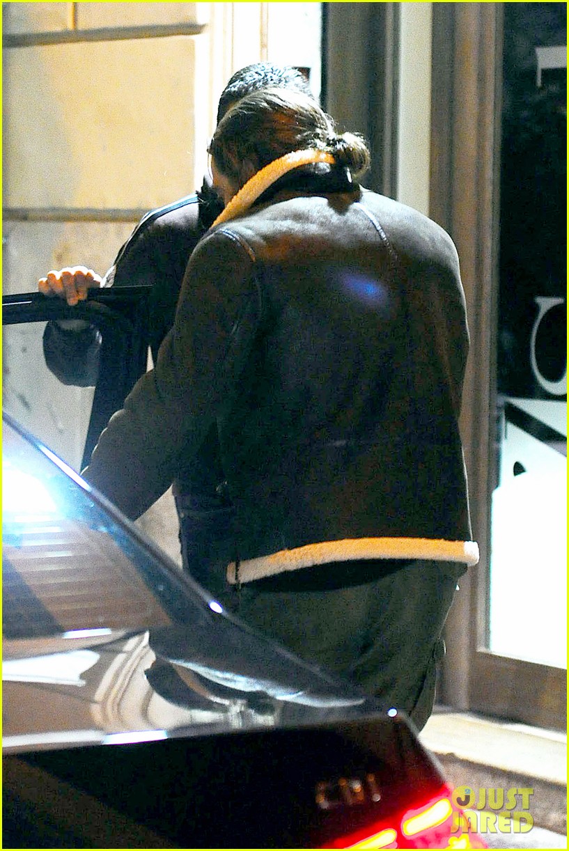 jake gyllenhaal dines out with mystery gal in rome 303067896