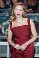 scarlett johannson covers her baby bump with gorgeous red dress for captain america premiere 04