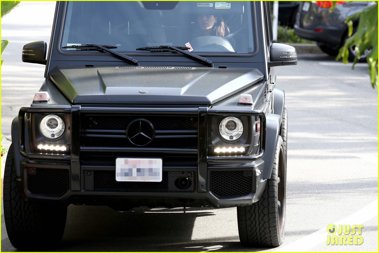 kim kardashian involved in minor car accident in beverly hills 183069995