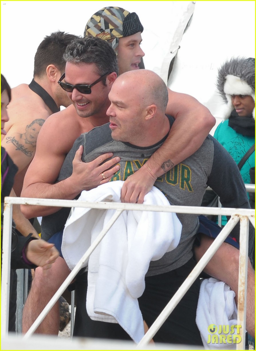 taylor kinney goes shirtless for polar plunge in chicago 07