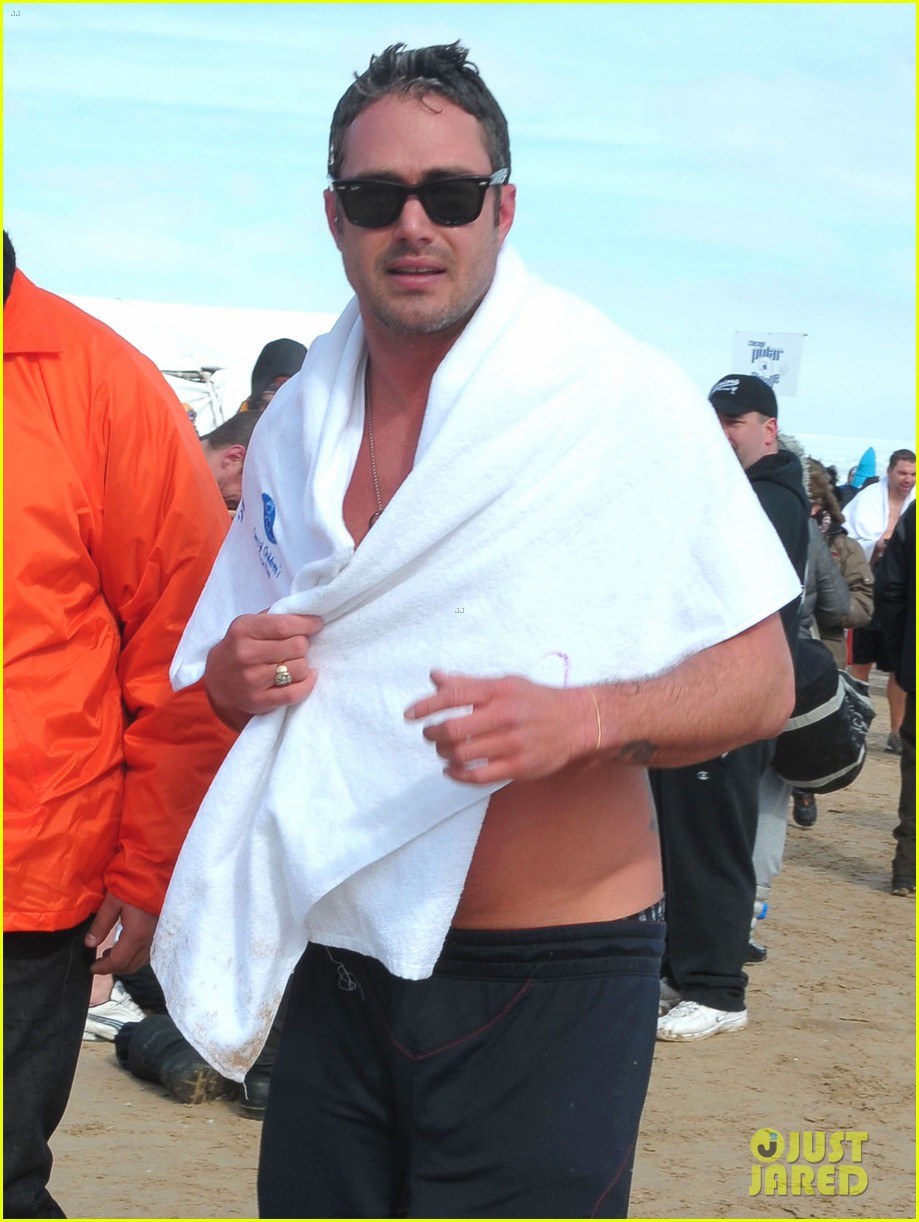 taylor kinney goes shirtless for polar plunge in chicago 15
