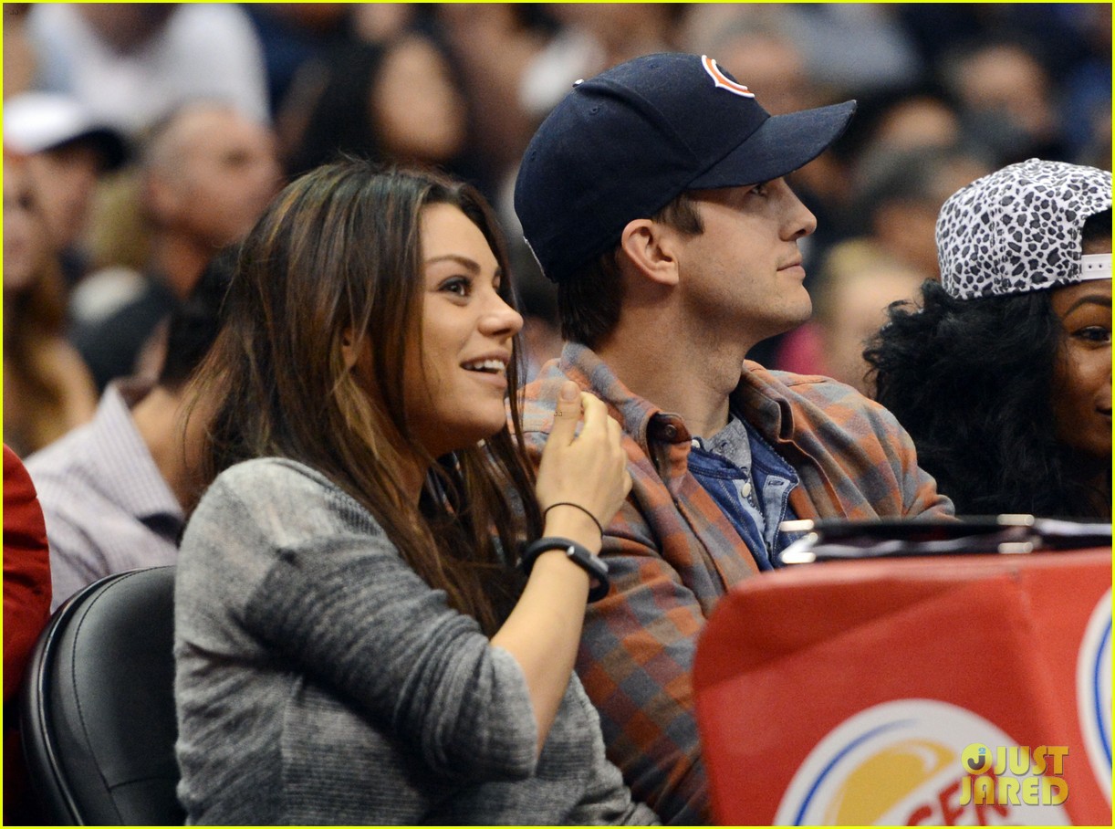 Ashton Kutcher & Mila Kunis Kiss on the Clippers' Kiss Cam See the