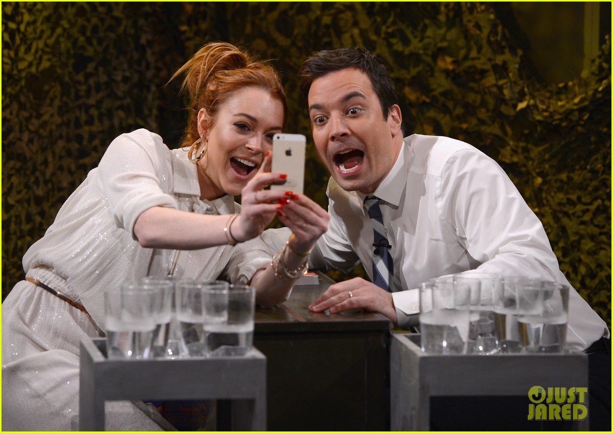 lindsay lohan gets water thrown in her face by jimmy fallon 03