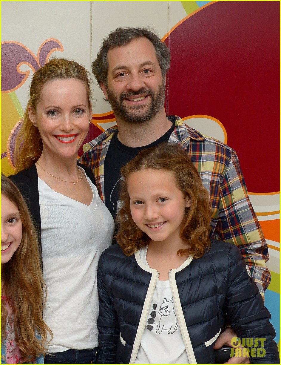 other womans leslie mann celebrates birthday with friend circus performers 03