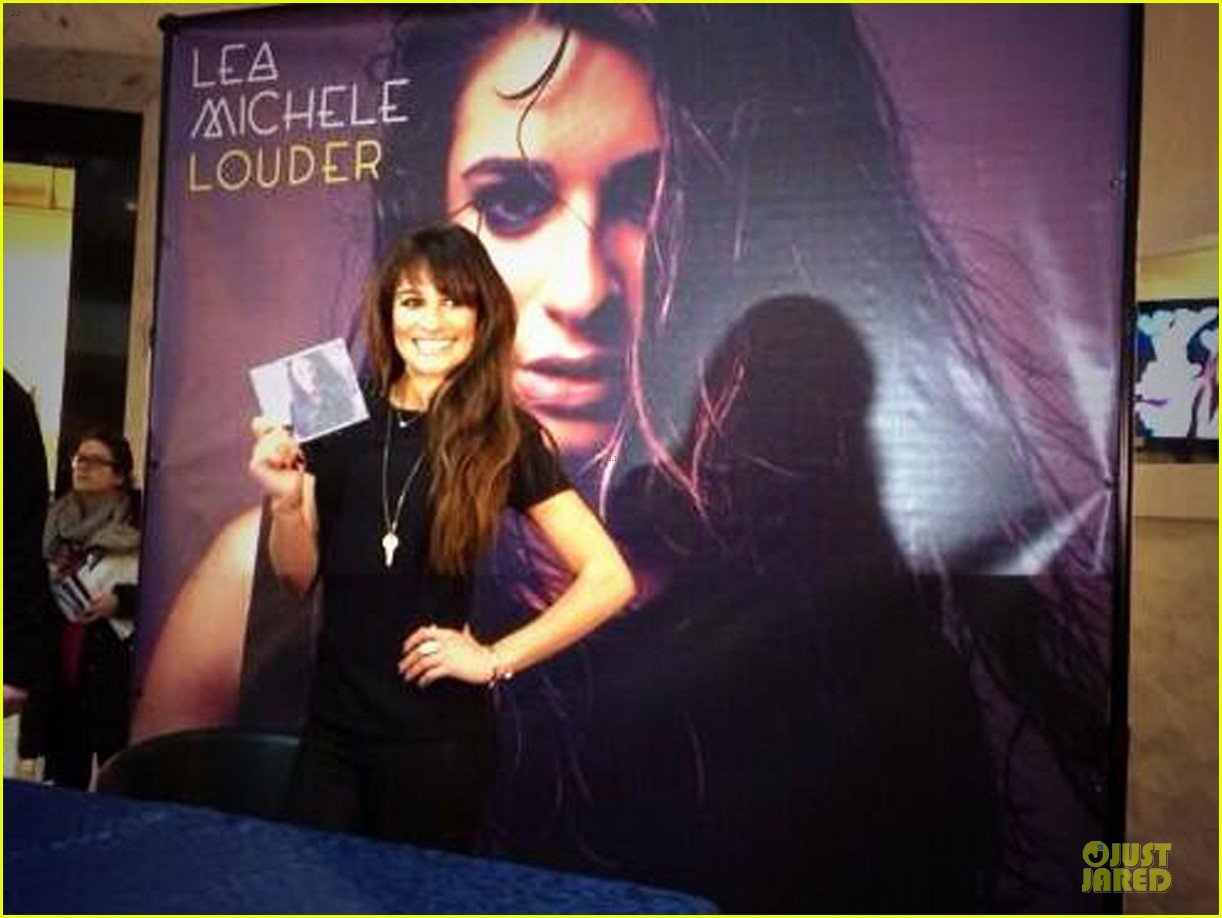 lea michele wears key around her neck at louder album signing 05