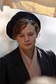 carey mulligan puts on her period garb for sufragette 02