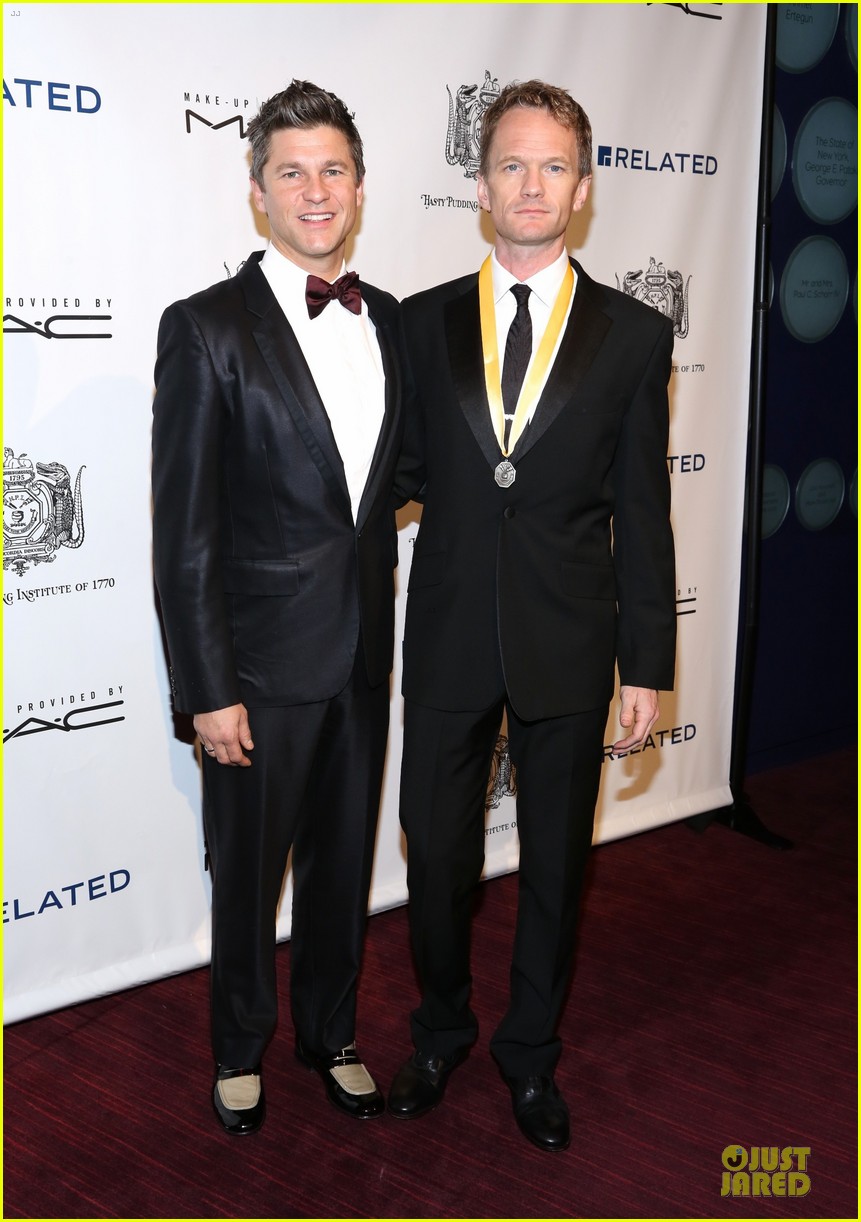 neil patrick harris honored at hasty pudding awards 053069667