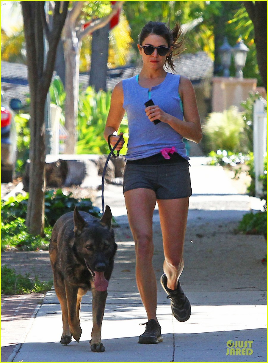 nikki reed steps out without wedding ring 053081963