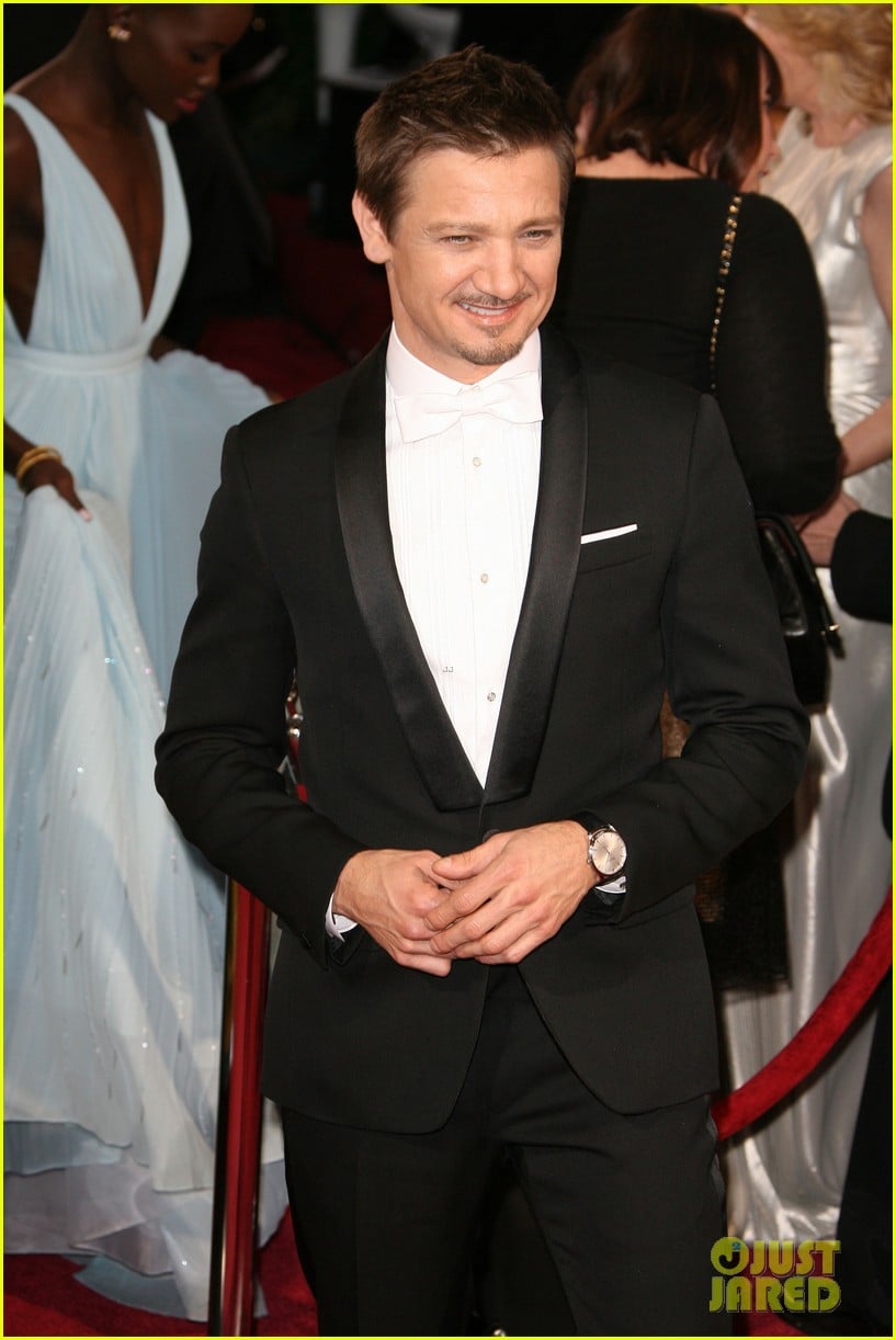jeremy renner hustles his way to the oscars 2014 033064210
