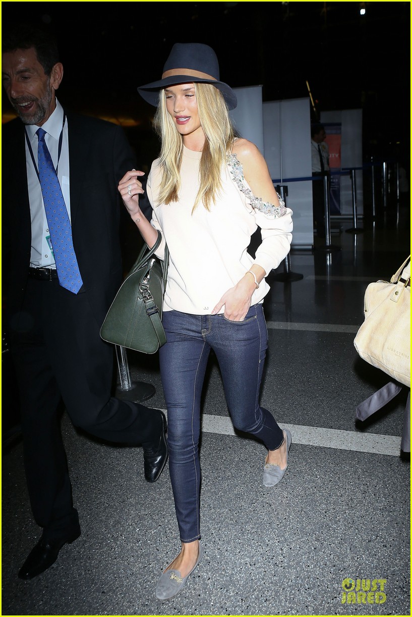 rosie huntington whiteley fly out of la before earthquake 193080985