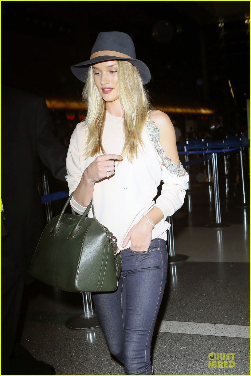 rosie huntington whiteley fly out of la before earthquake 223080988