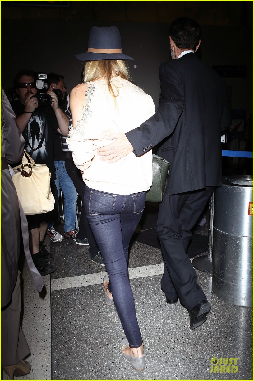 rosie huntington whiteley fly out of la before earthquake 253080991