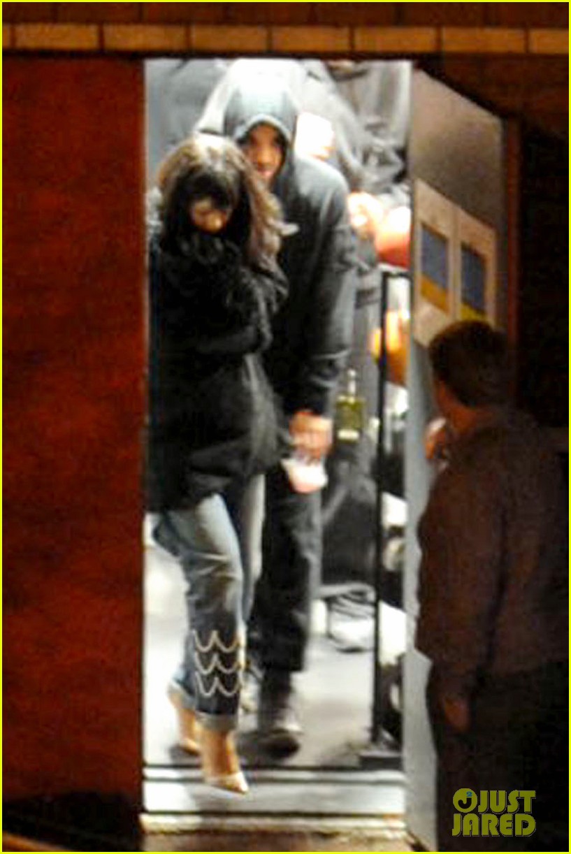 rihanna drake spotted together again head for late night gym session 12