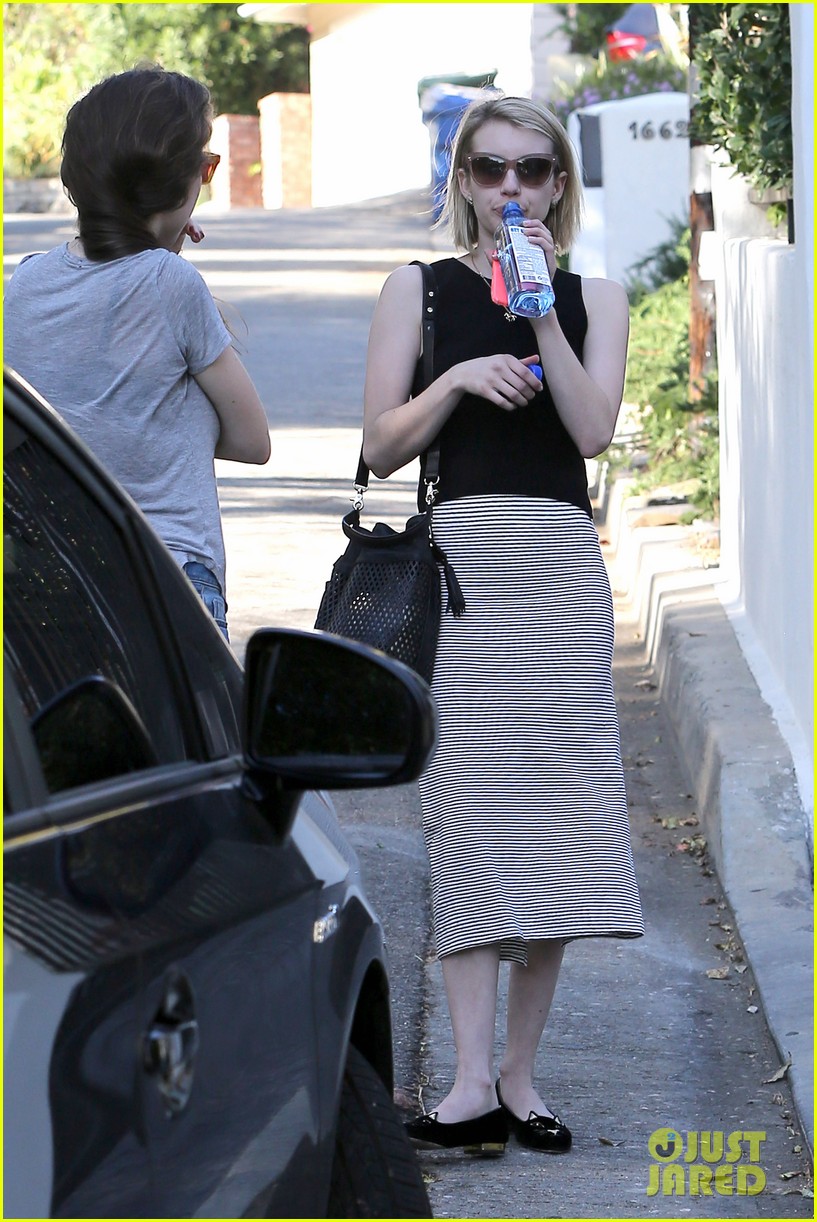 emma roberts displays huge engagement ring at lunch 053073093