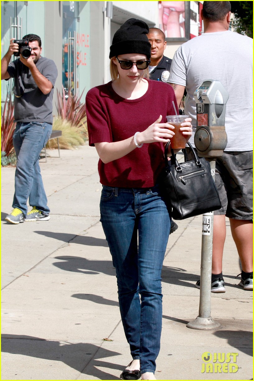 emma roberts engagement ring is the perfect accessory for outing with evan peters 09