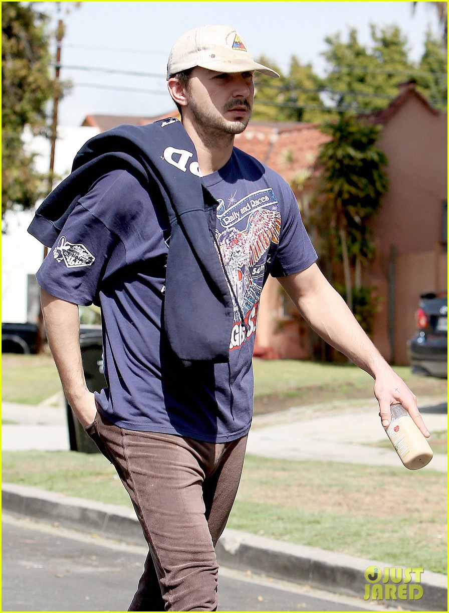 shia labeouf finds a parking ticket on his windshield after workout 043065958
