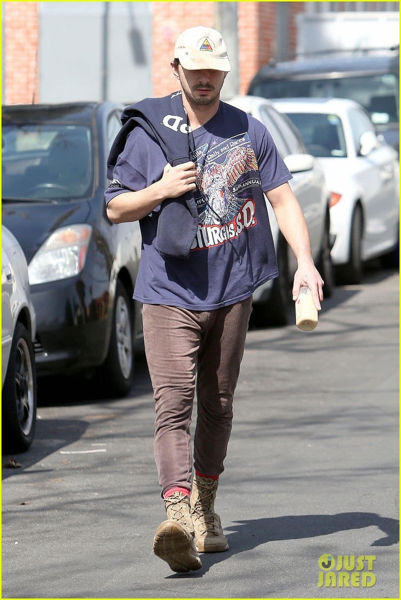 shia labeouf finds a parking ticket on his windshield after workout 113065965
