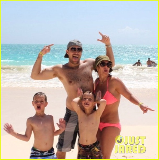 britney spears bikini beach family photos hawaii 033079940